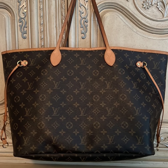 Gorgeous Neverfull GM in Peony - Picture 7 of 12